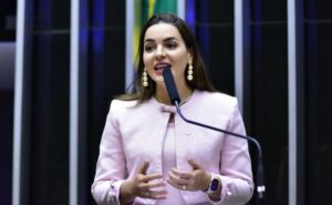 Deputada Alessandra Haber migra para o Podemos